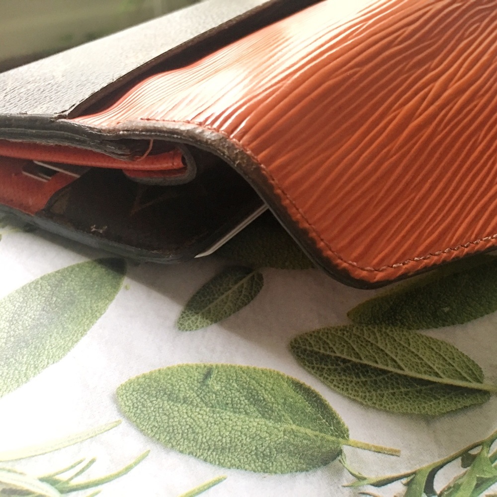 🌸SOLD🌸 Part III: LV Monogram Epi Wallet - Picture 5 of 8